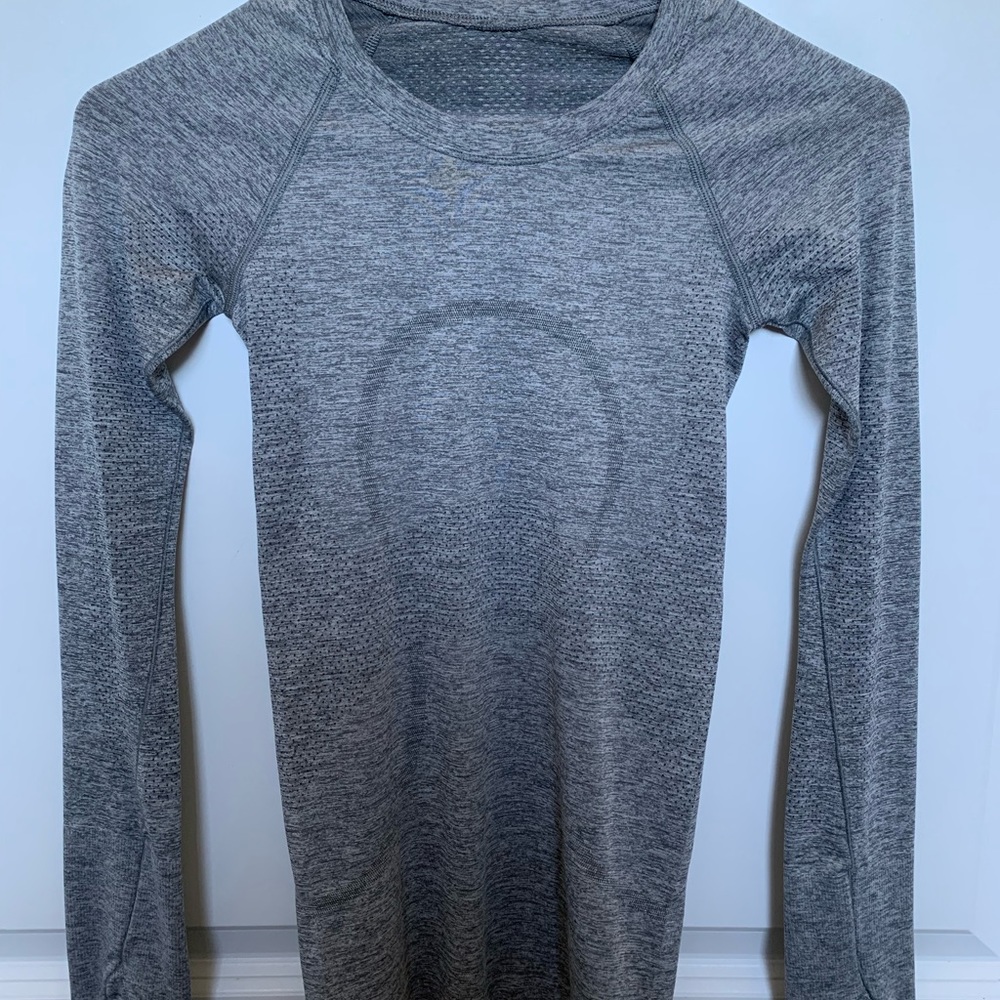 lululemon swiftly tech long sleeve shirt 2.0 in Slate/White (NWT)